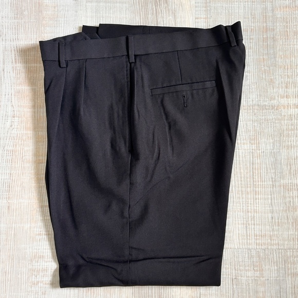 Haggar Dress Pants Mens 36x30 Black Classic Fit Cuffed Pleated Polyester Blend - Picture 5 of 7